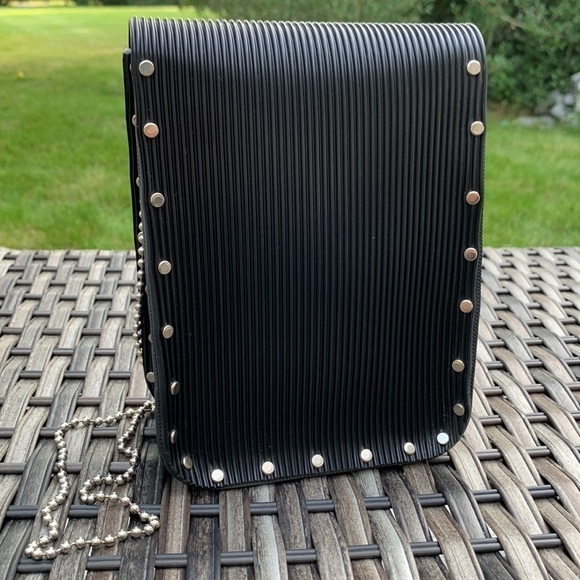 UPCYCLED Rubber Crossbody - Picture 5 of 11